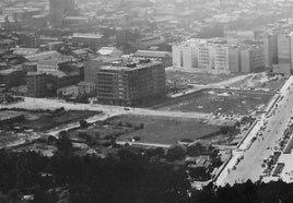 Avenida de Rufo García Rendueles completamente vacía de edificios, solo algún chalé y solares. Se ve la avenida de Castilla, Marqués de Urquijo, Doctor Hurlé, Aguado y Canga Argüelles. 1962.