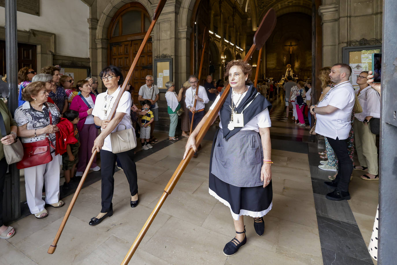 La Virgen del Carmen procesiona por Gijón