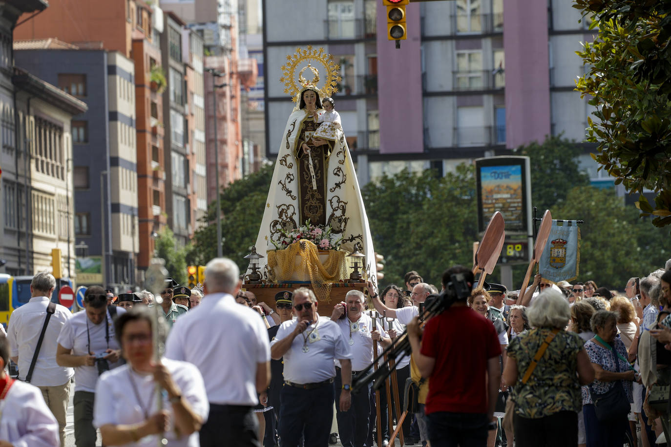 La Virgen del Carmen procesiona por Gijón