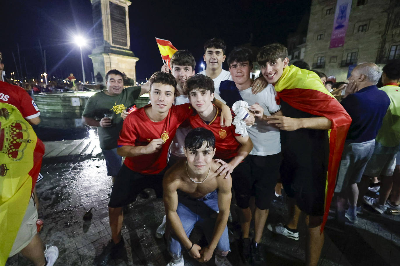 Chapuzones en la plaza del Marqués por la Eurocopa