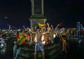 Chapuzones en la plaza del Marqués por la Eurocopa