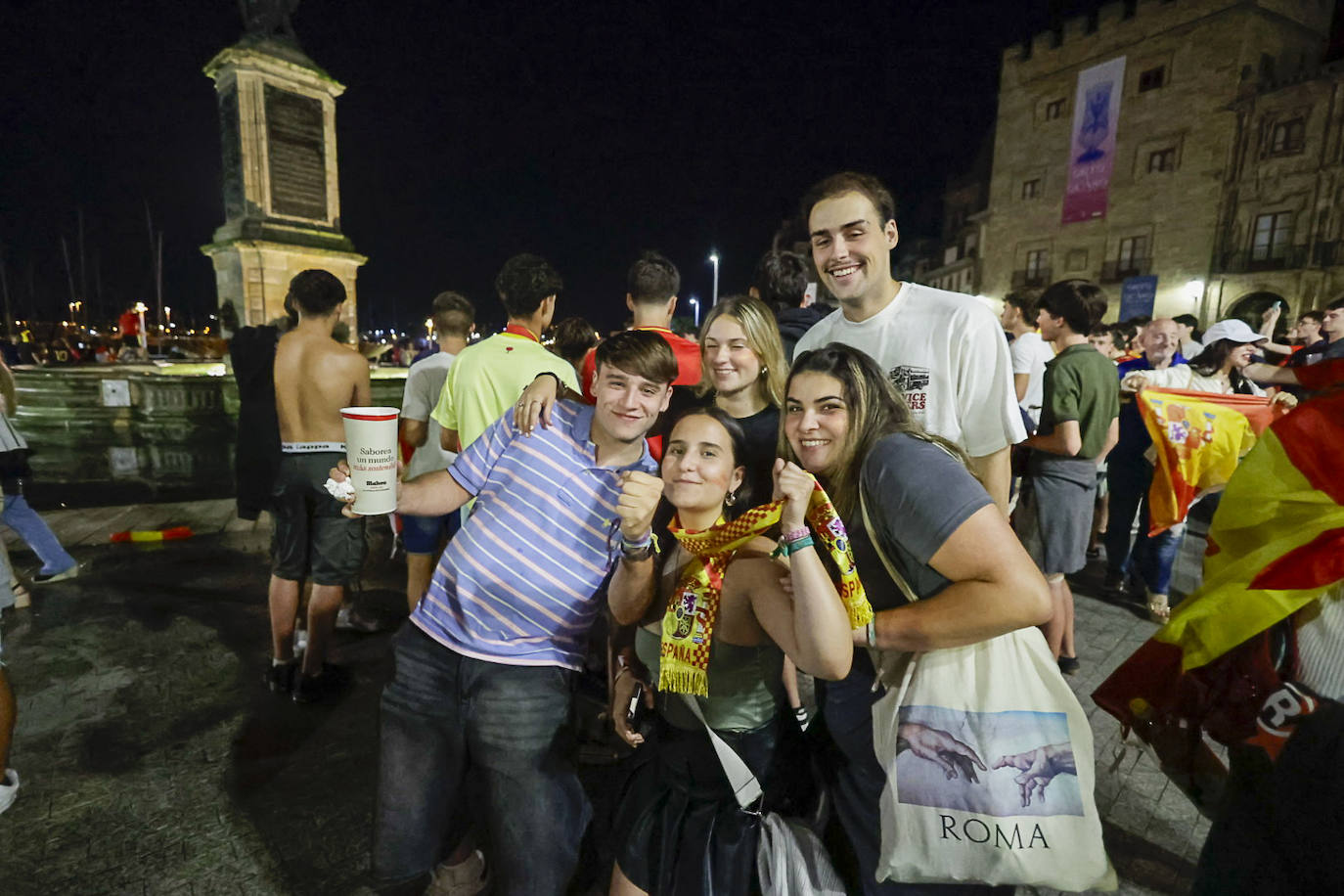 Chapuzones en la plaza del Marqués por la Eurocopa