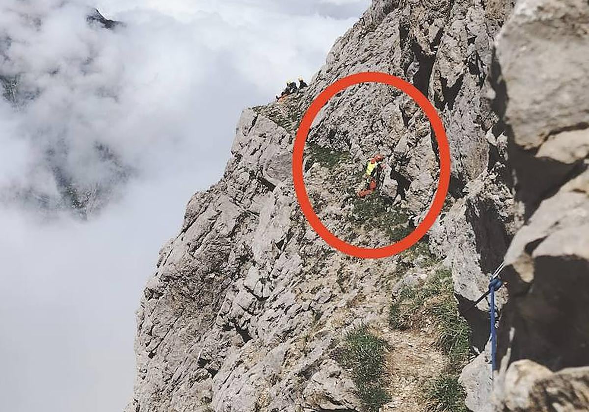 Rescatados dos daneses enriscados en Cabrales
