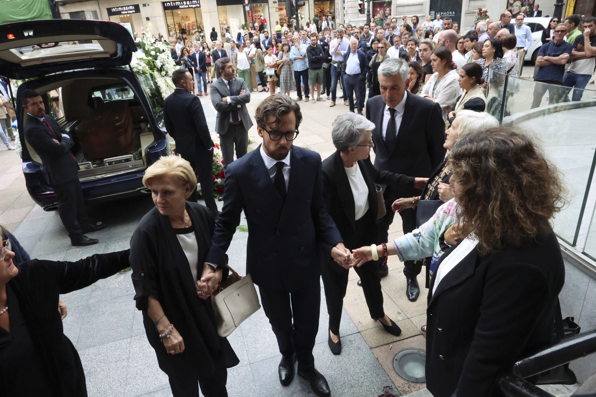 Multitudinario adiós en Oviedo a José Manuel Suárez Bocero