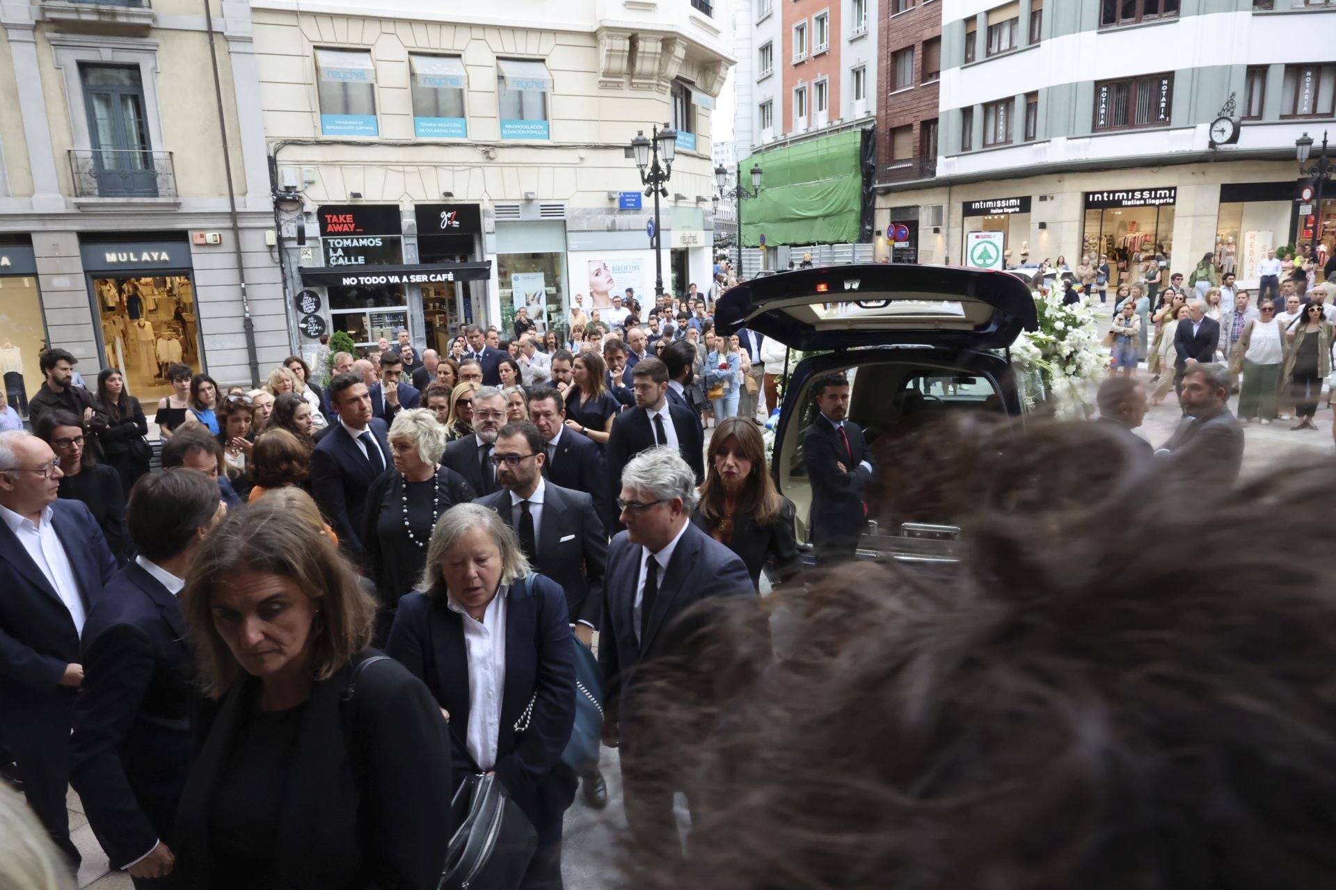 Multitudinario adiós en Oviedo a José Manuel Suárez Bocero