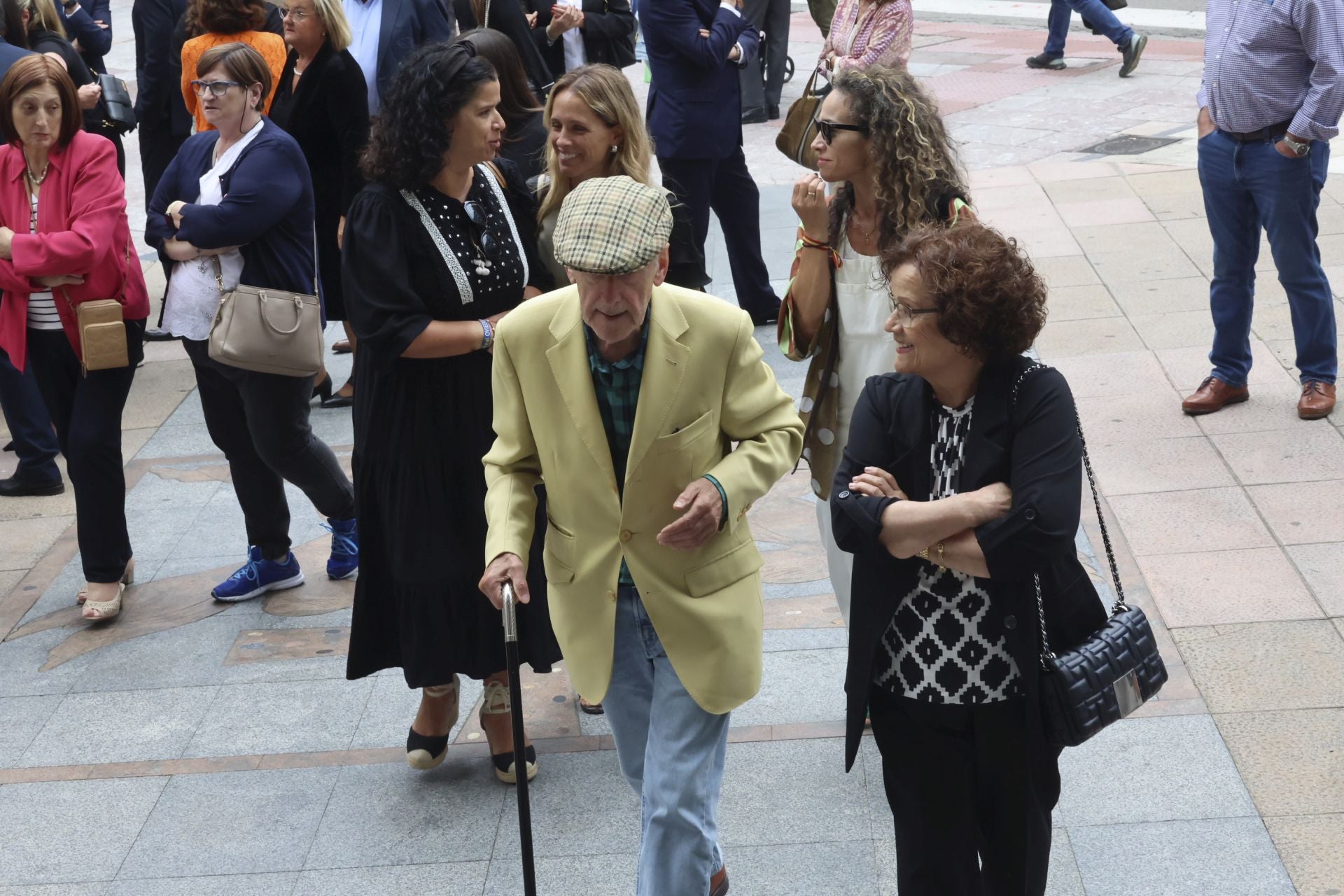 Multitudinario adiós en Oviedo a José Manuel Suárez Bocero