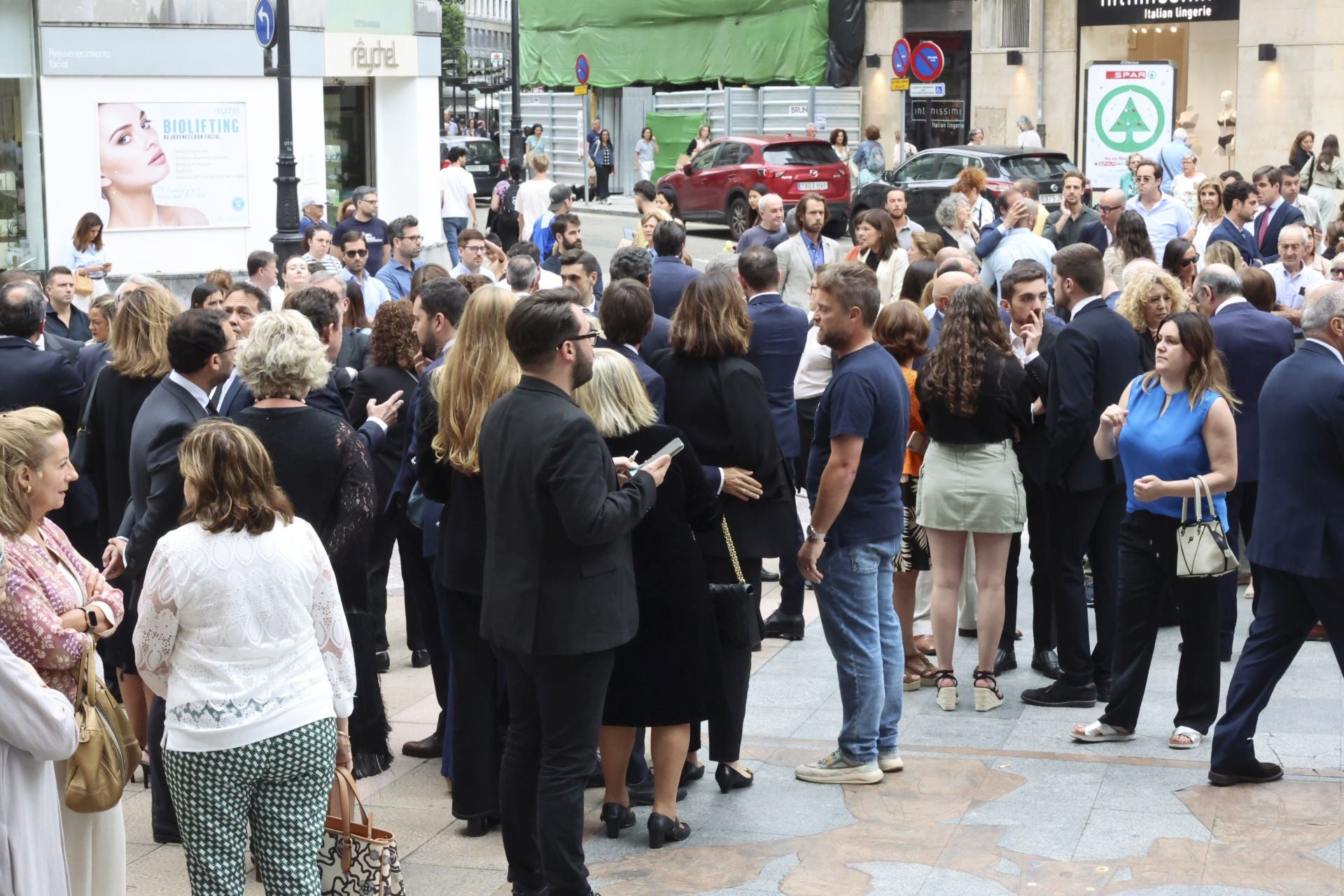Multitudinario adiós en Oviedo a José Manuel Suárez Bocero
