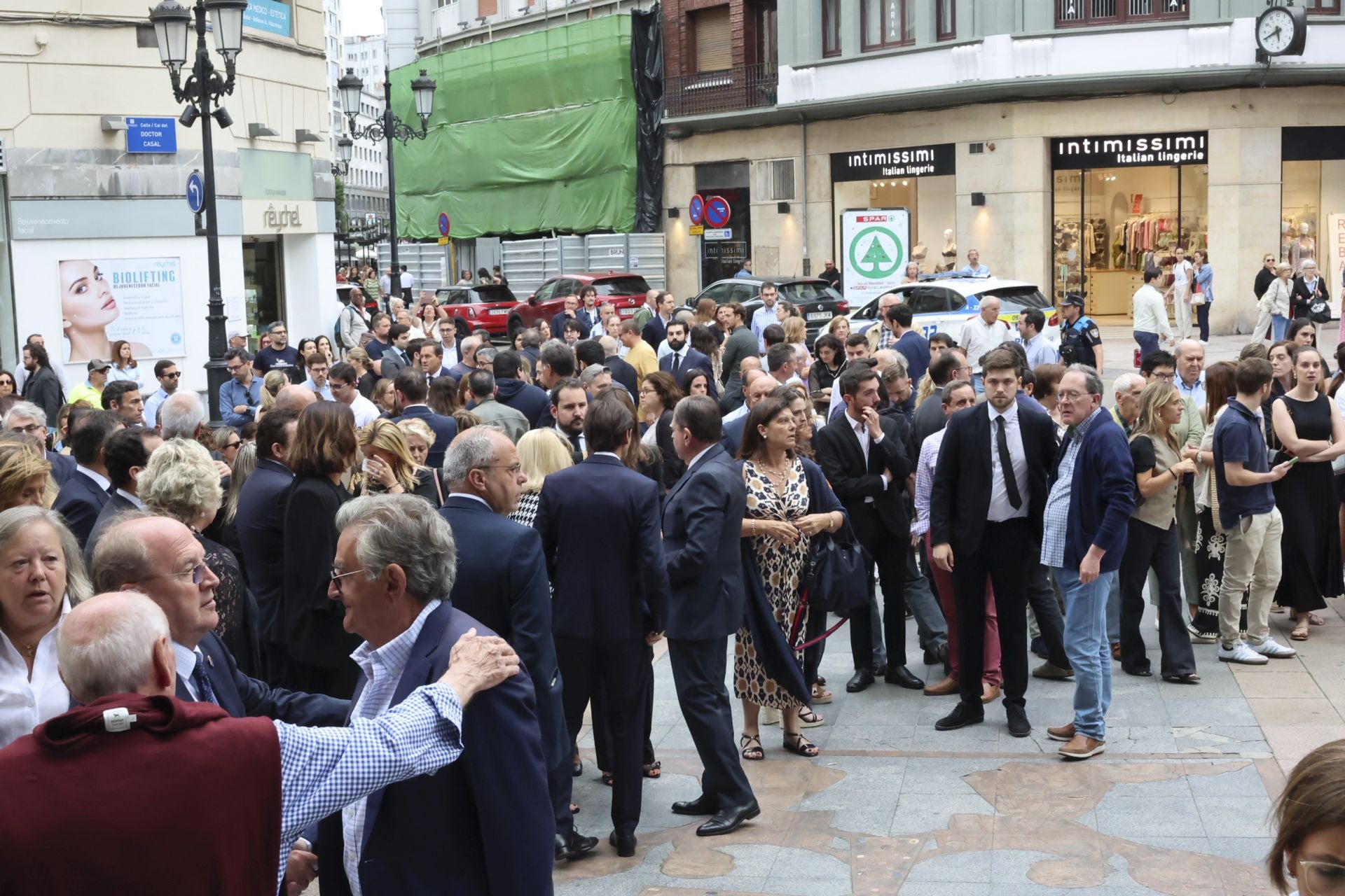 Multitudinario adiós en Oviedo a José Manuel Suárez Bocero