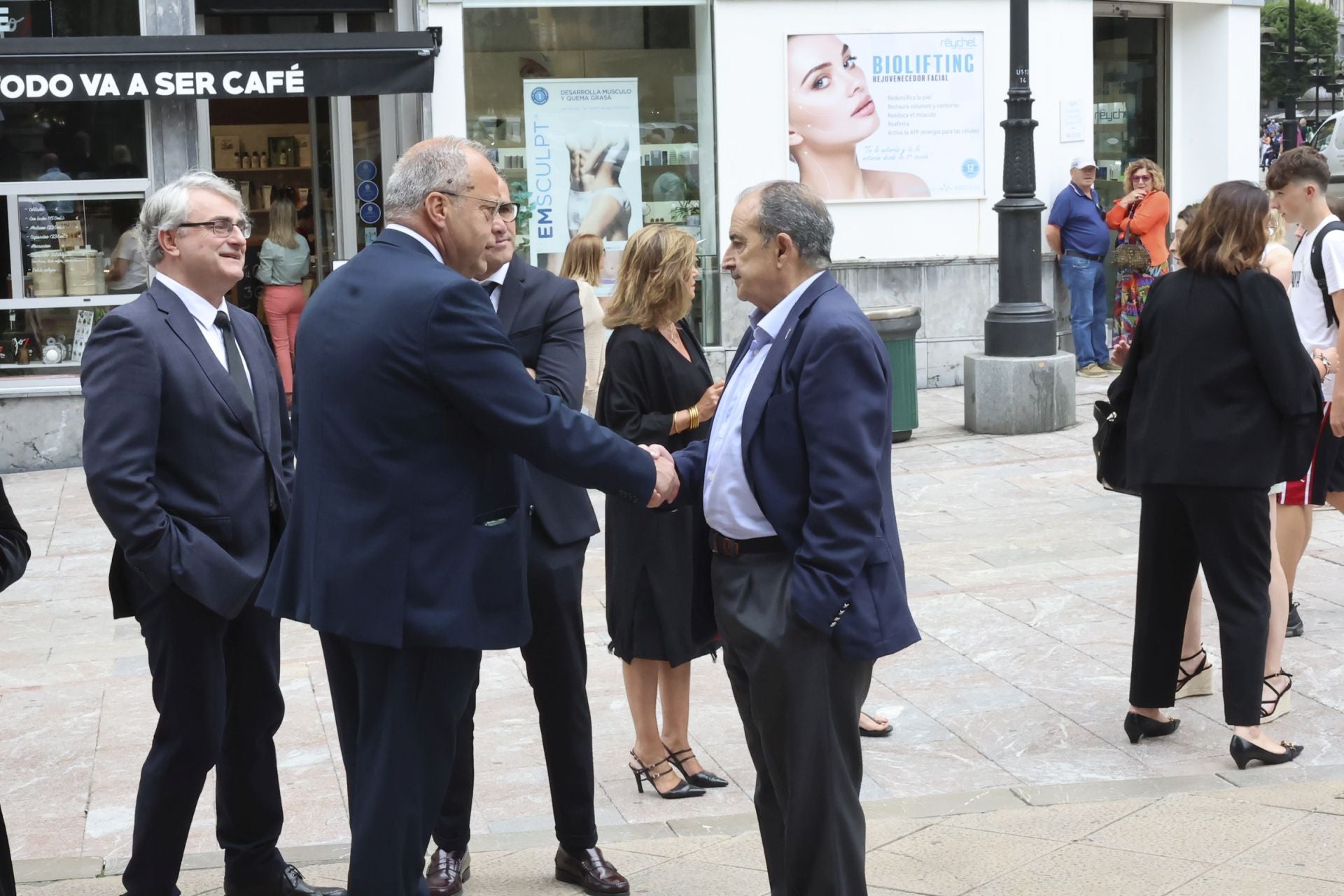 Multitudinario adiós en Oviedo a José Manuel Suárez Bocero