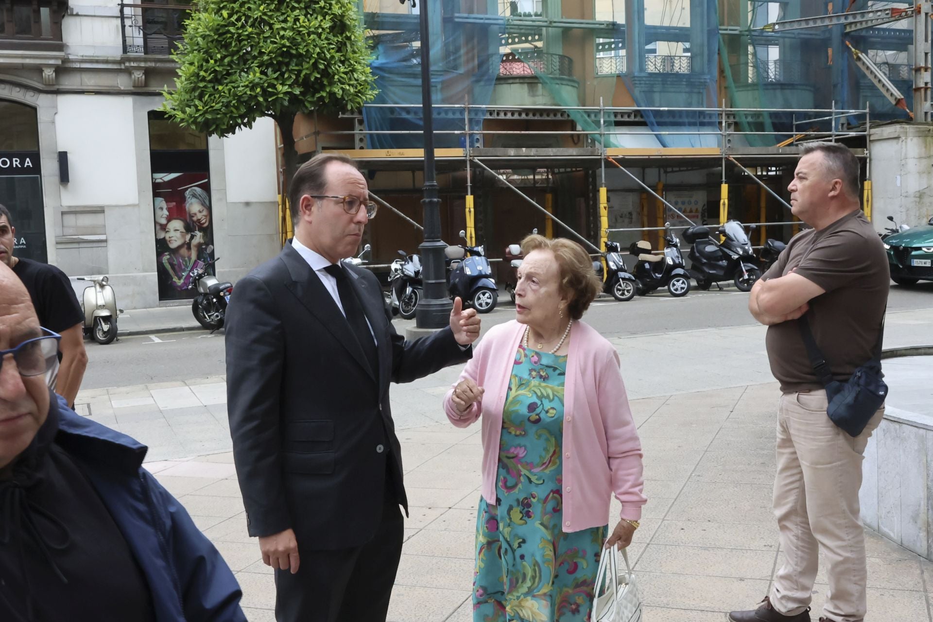 Multitudinario adiós en Oviedo a José Manuel Suárez Bocero