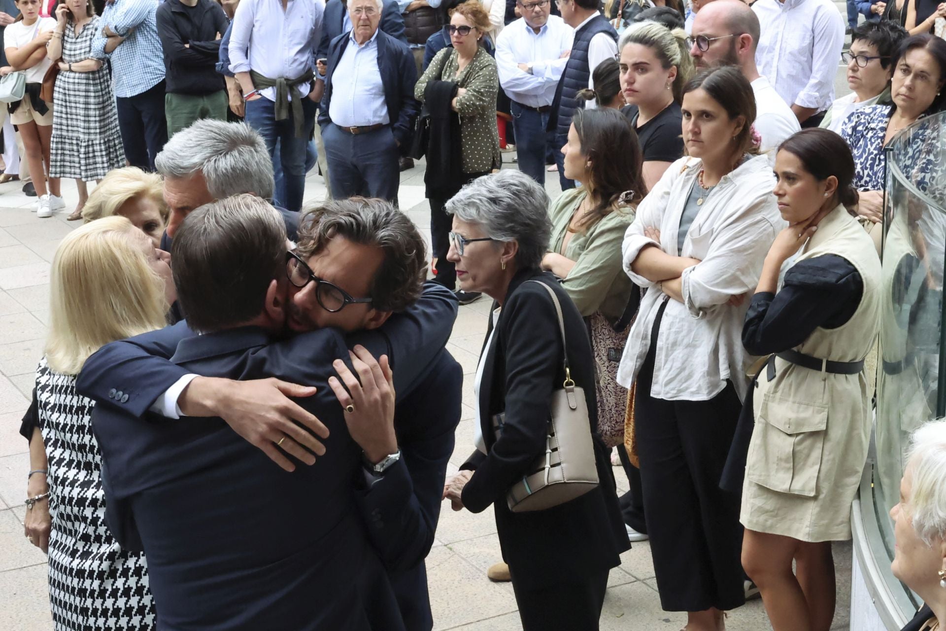 Multitudinario adiós en Oviedo a José Manuel Suárez Bocero