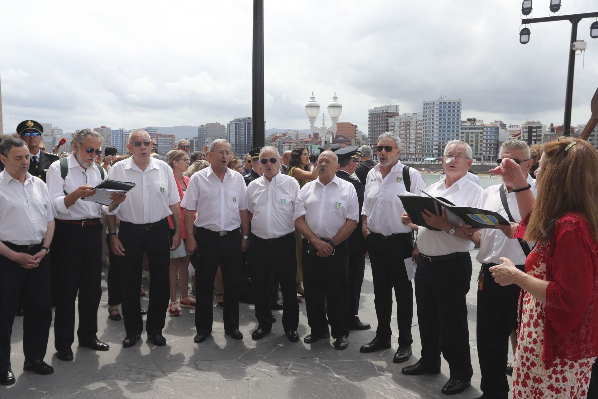 Gijón celebra la ofrenda floral del Carmen más especial