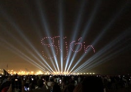 Lo go de Gijón en uno de los primeros shows de Flock Drone Art.