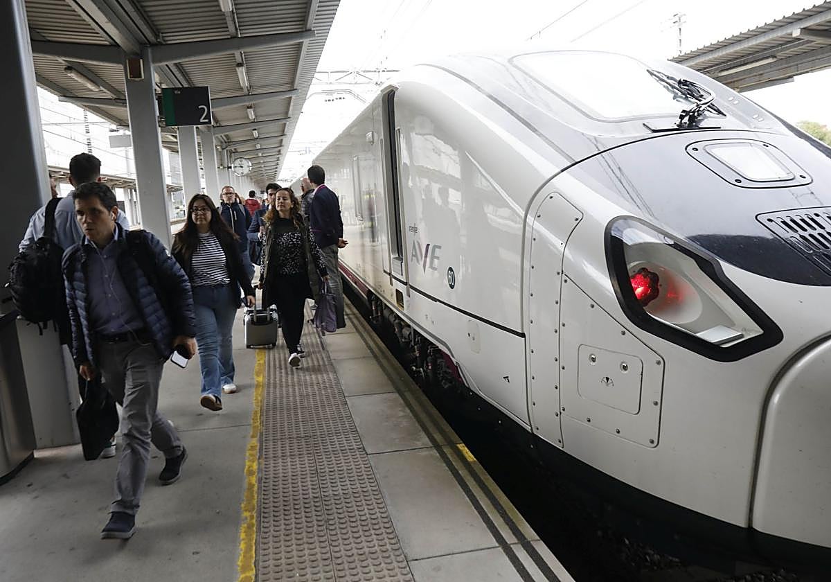 El Principado estrena el lunes autobuses lanzadera para coger la alta velocidad: consulta los concejos y horarios