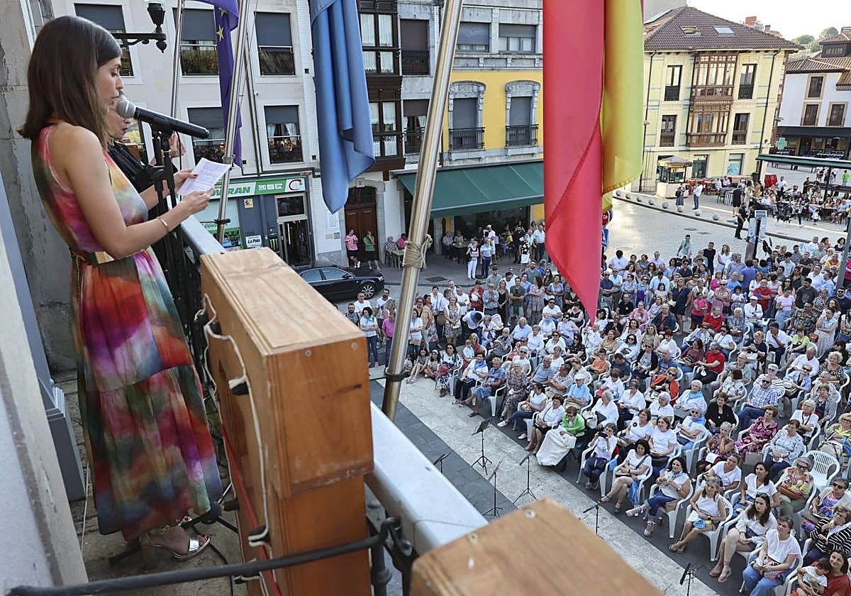 La presidenta de Festejos, Lucía Noval, en el pregón del jueves.