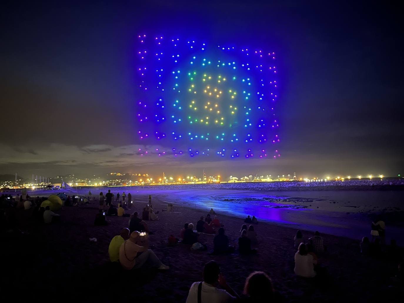 La magia de los drones hechiza el cielo de Gijón