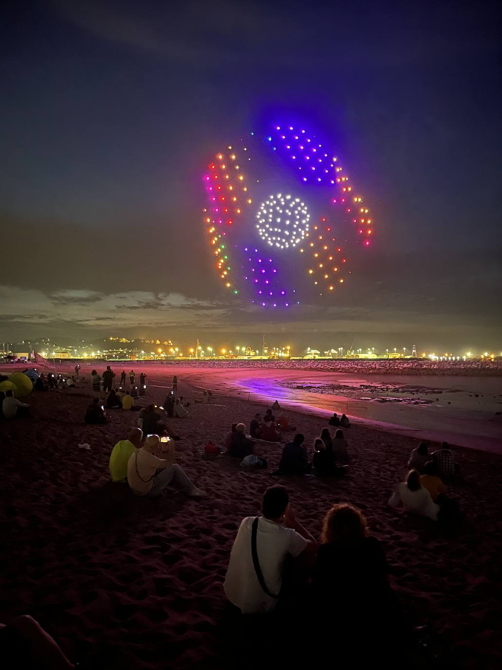 La magia de los drones hechiza el cielo de Gijón