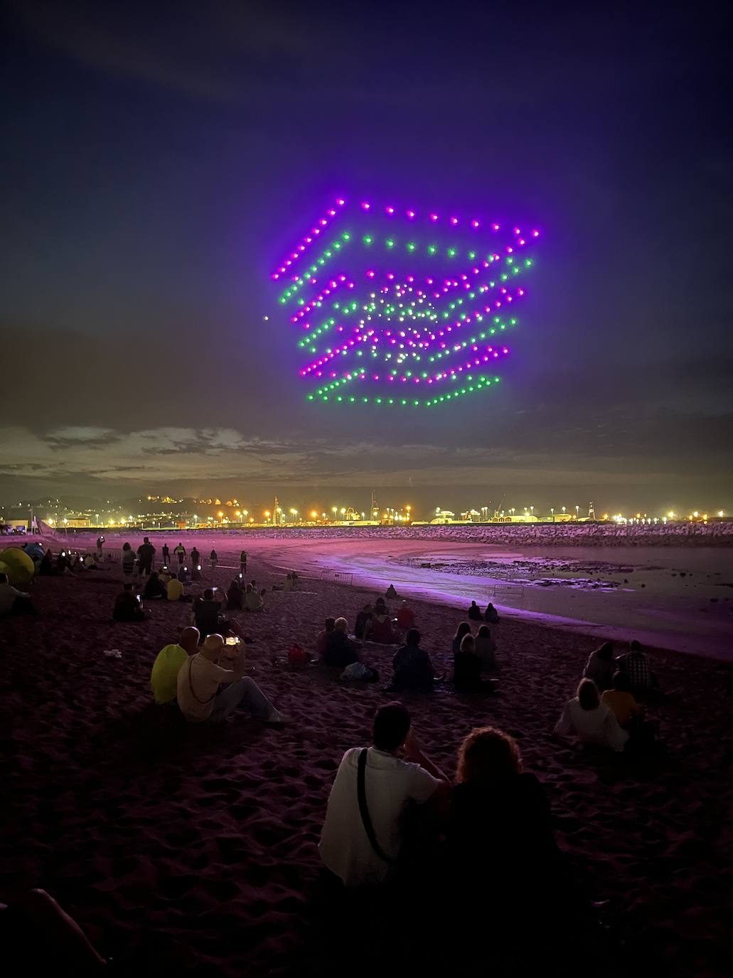 La magia de los drones hechiza el cielo de Gijón