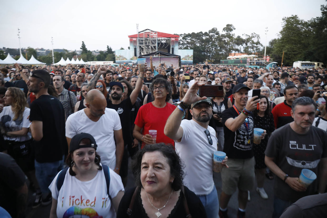 Descendents conquista la ola del Tsunami