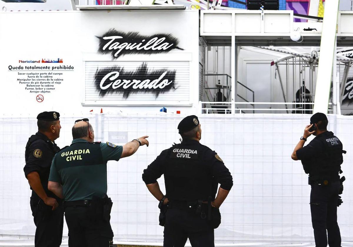 Agentes de la Guardia Civil, en el festival Boombastic de Llanera.