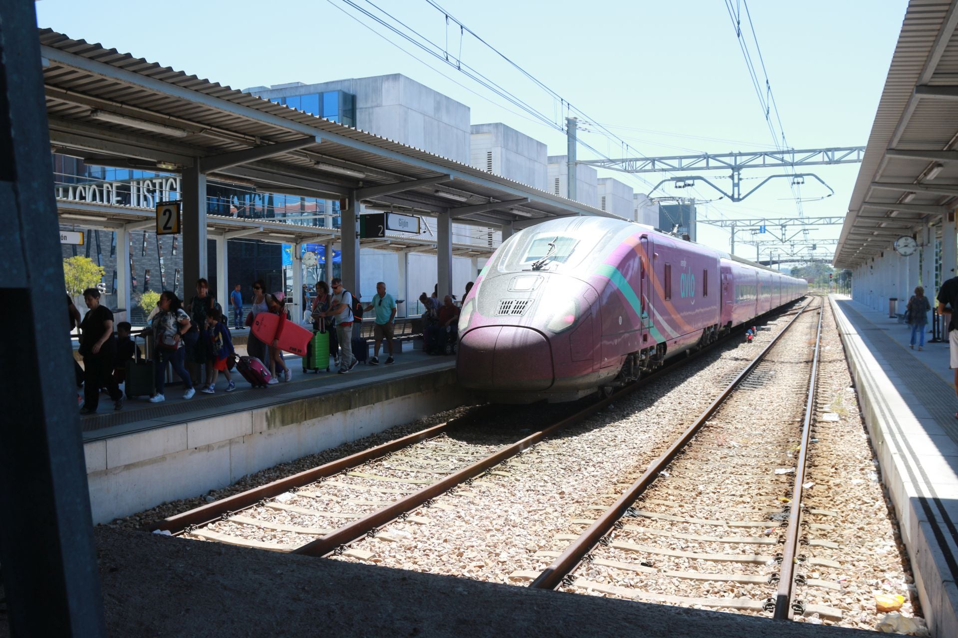 La alta velocidad a bajo coste llega a Asturias: así fue el momento