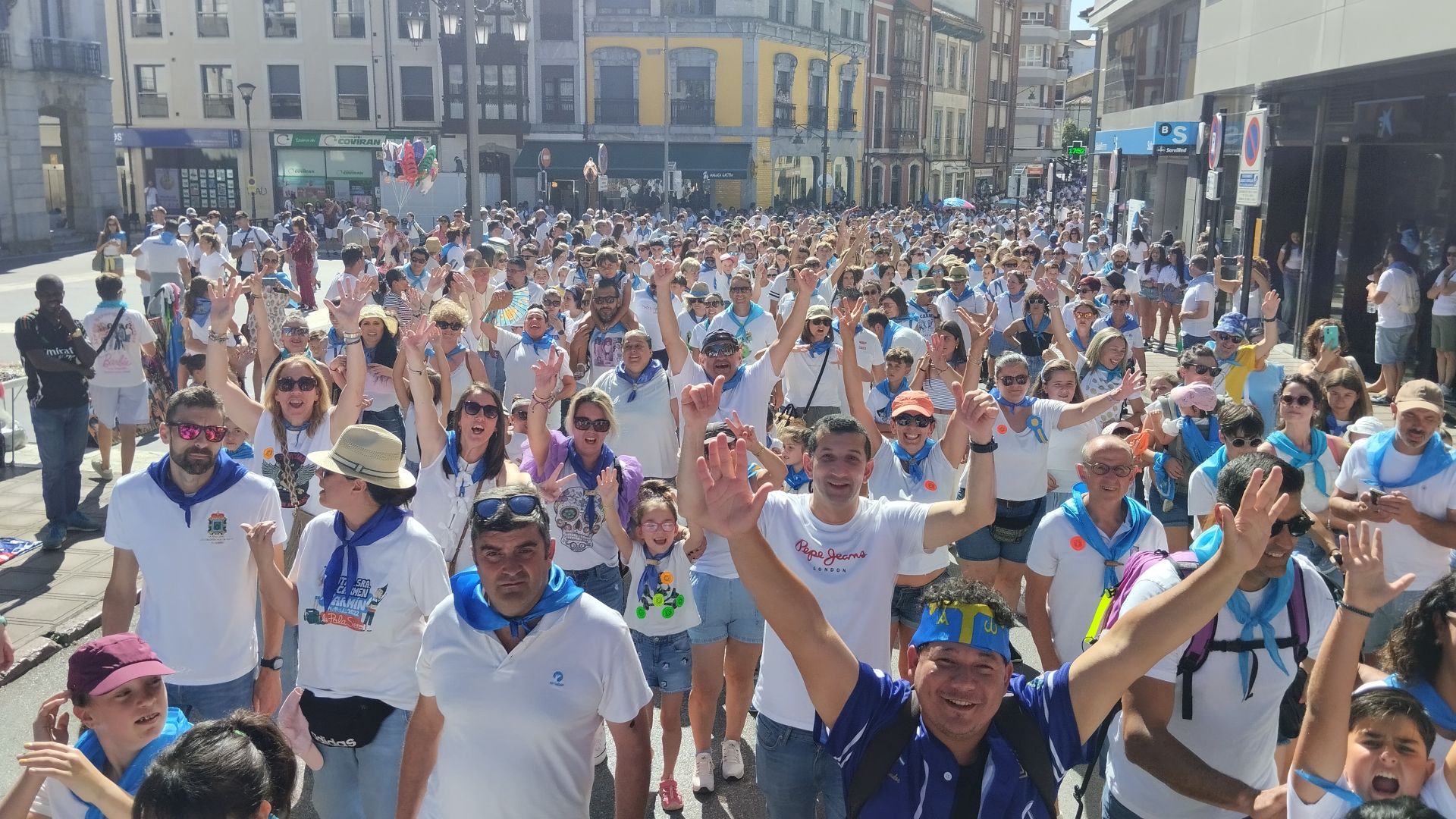 La Pola, a rebosar: «El carmín es único»