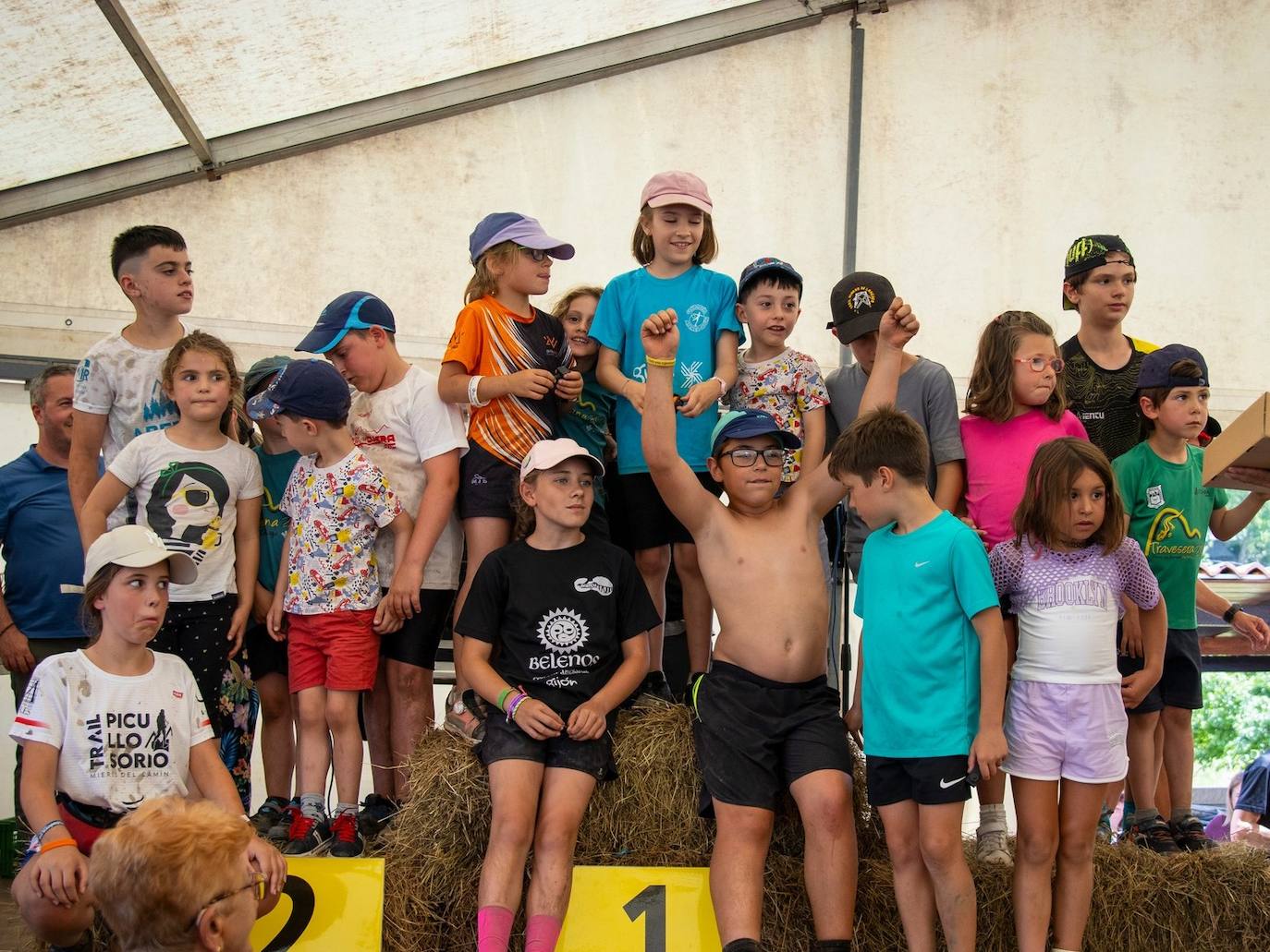 Algunos de los participantes de la escuela de trail infantil durante su última quedada, en el Trail de la Mudrera.