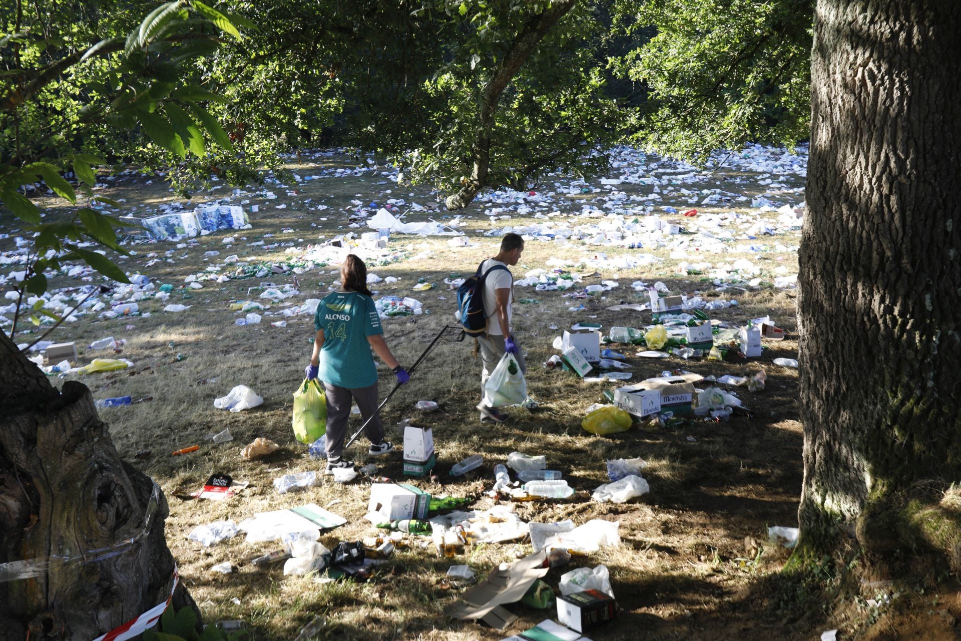 Así amaneció el prau de La Sobatiella tras la fiesta del Carmín