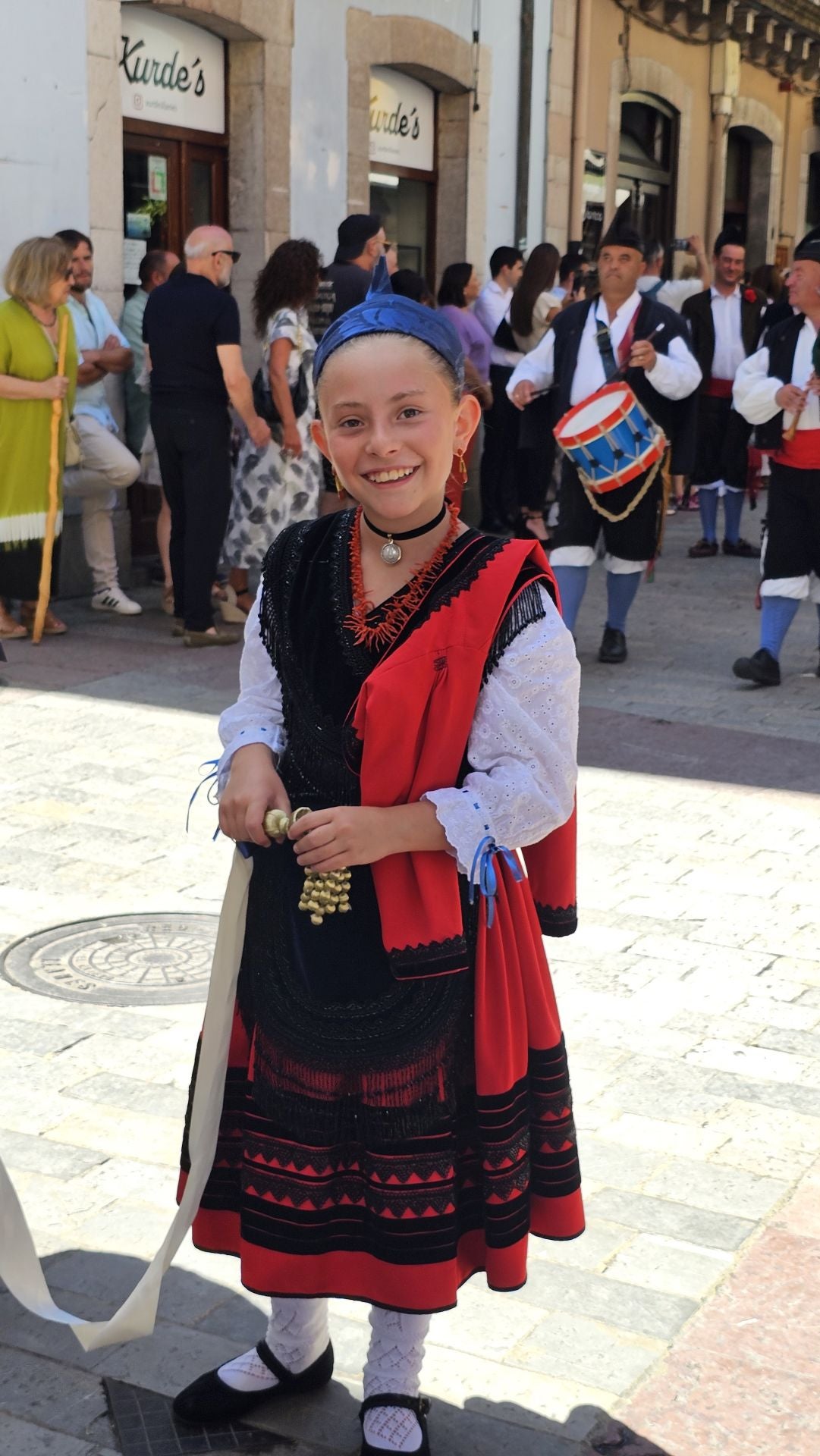 El triunfo de los claveles en Llanes