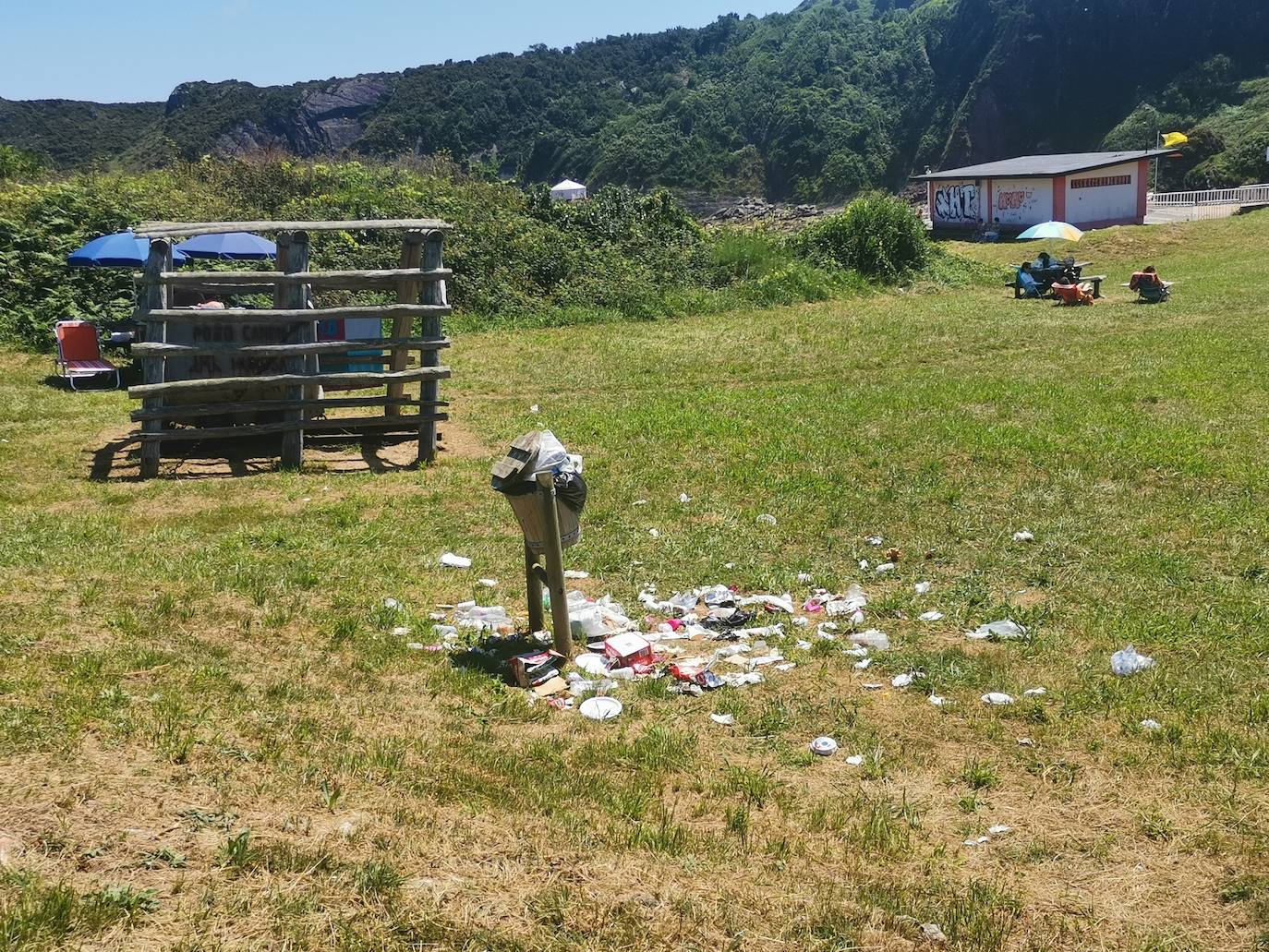 Perlora llena de basura