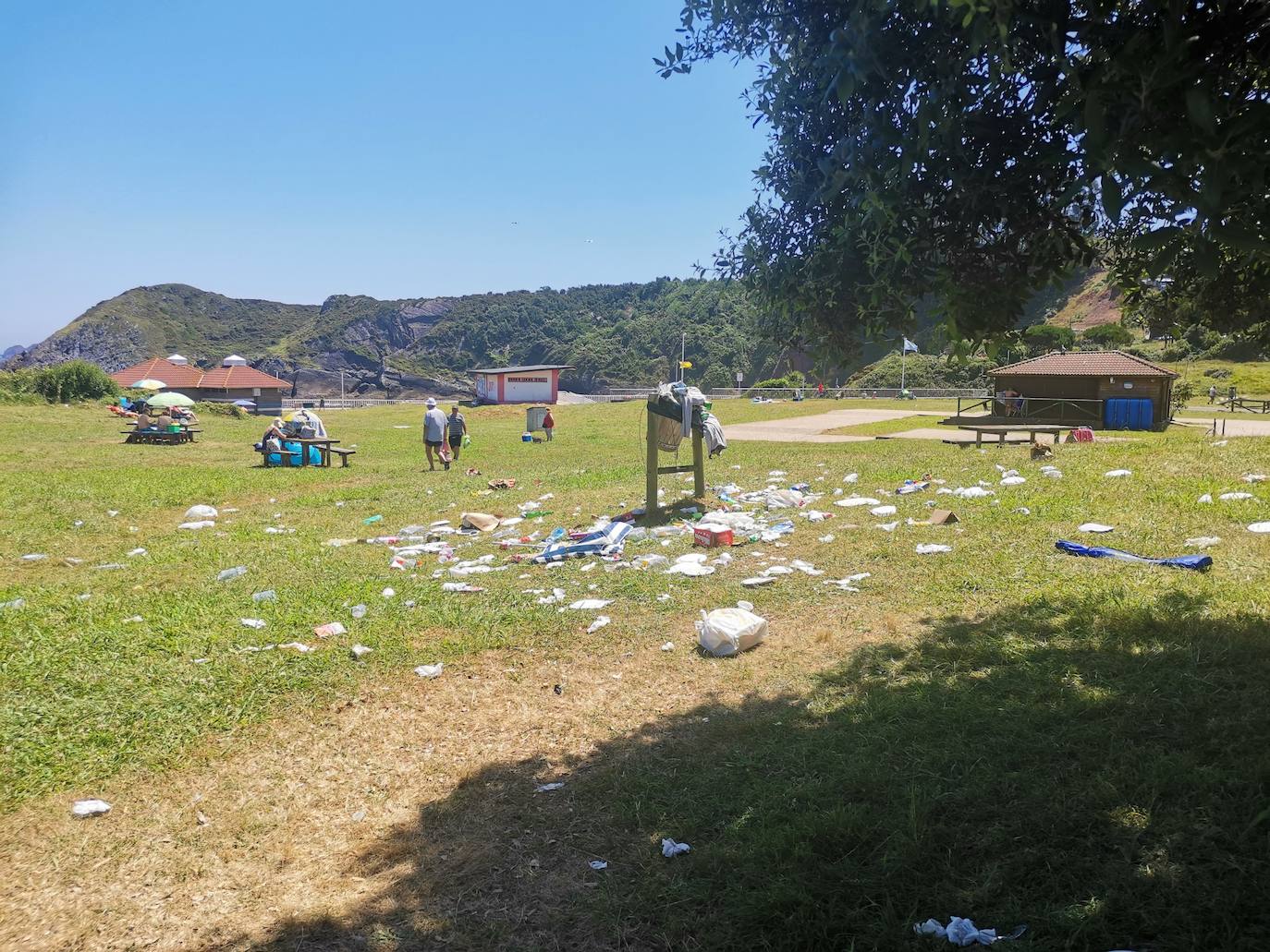 Perlora llena de basura