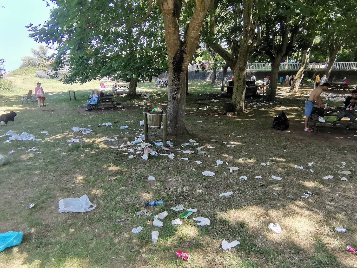 Perlora llena de basura