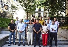 La secretaria de Estado y el consejero, con los representantes de la red Reader Asturias y sus once grupos locales.