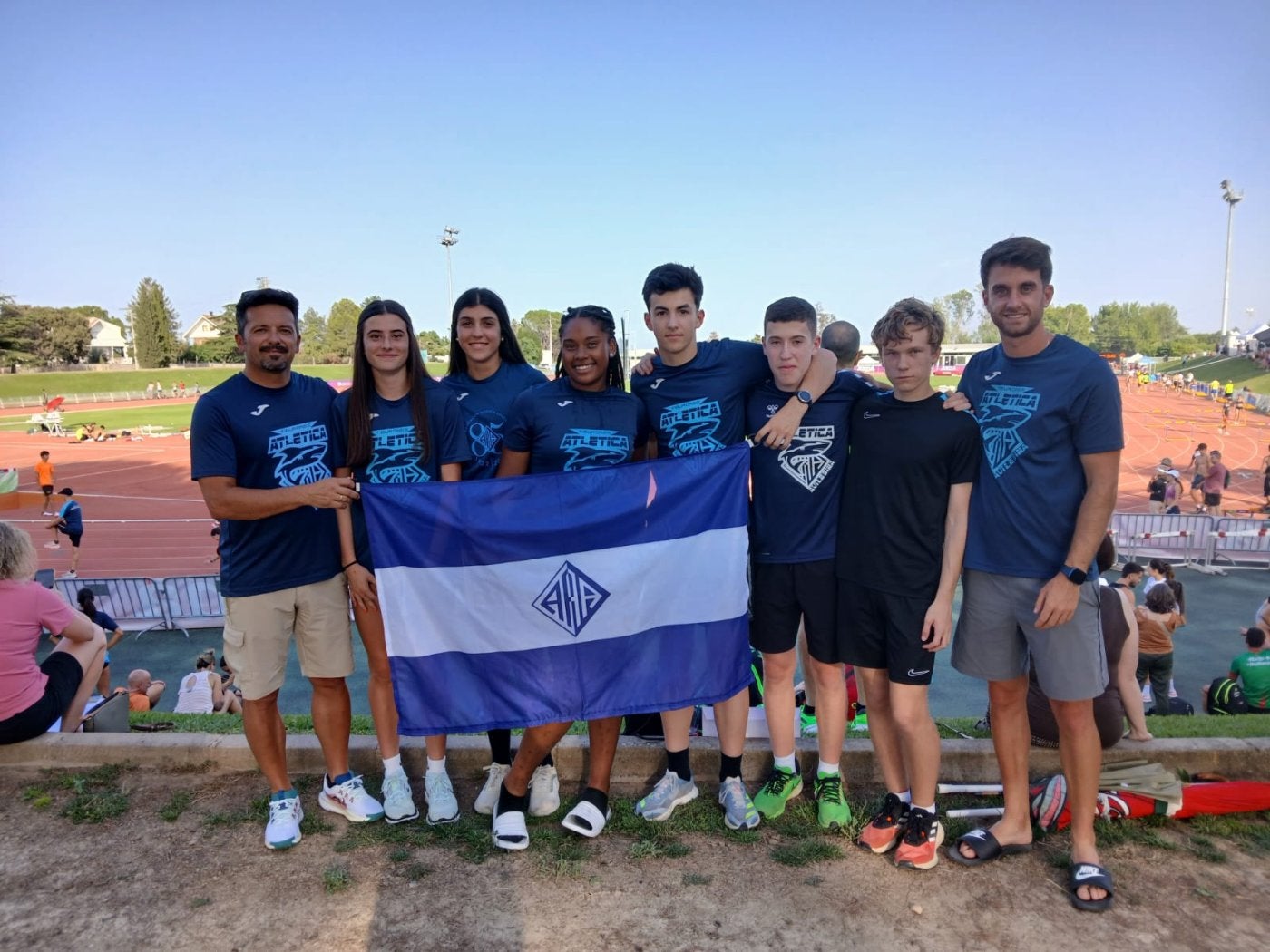 Desde la izquierda, David Sotura (entrenador), Noa García, Lucía González, Marileydis Saviñón, Enrique Echeverría, Pablo Rodríguez, Daniel García y Daniel Martínez (entrenador).