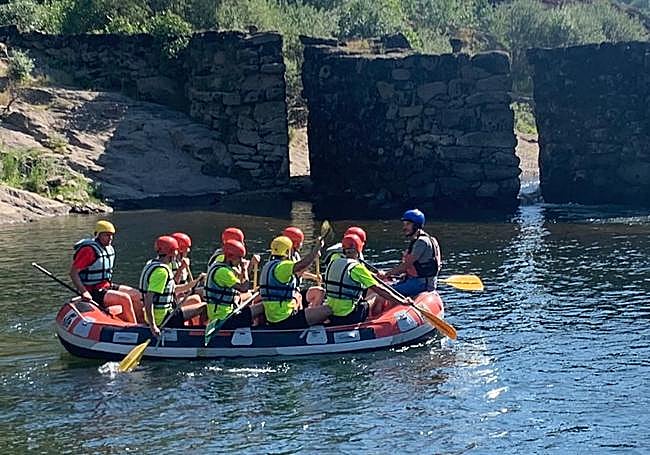 Una de las balsas en las que bajaron un tramo del Miño.