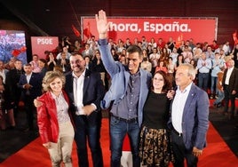 María Luisa Carcedo, Adrián Barbón, Pedro Sánchez, Adriana Lastra y Wenceslao López, en un mitin el pasado año.