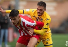 Èric Callís, en su debú con el primer equipo del Alcorcón.