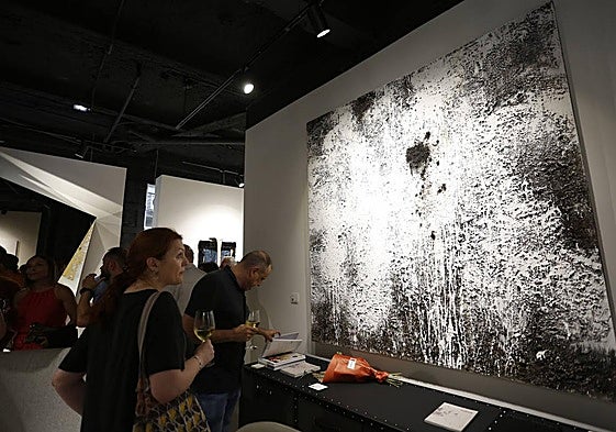 La galería del artista Carlos García abre sus puertas en Gijón