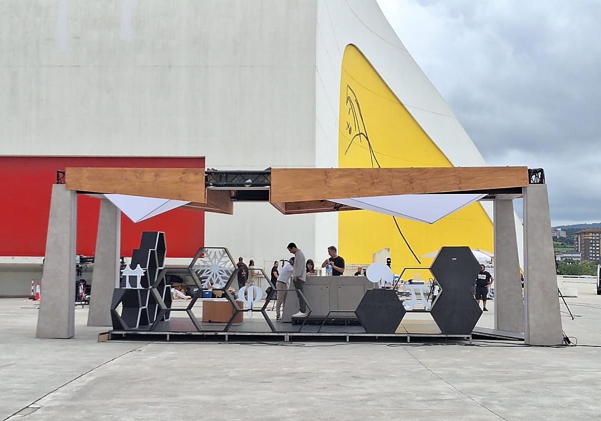 El set de rodaje instalado este jueves en el Centro Oscar Niemeyer de Avilés.