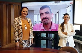 María Pérez Medina, José Ramón Natal (en la pantalla) y Silvia Jiménez.