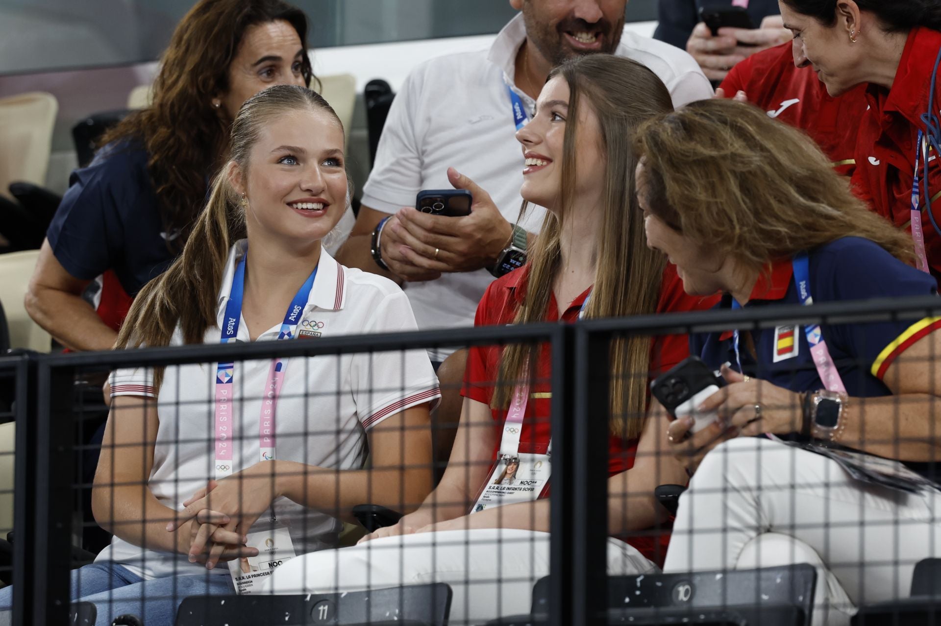 La princesa Leonor y la infanta Sofía, en los Juegos Olímpicos animando a España