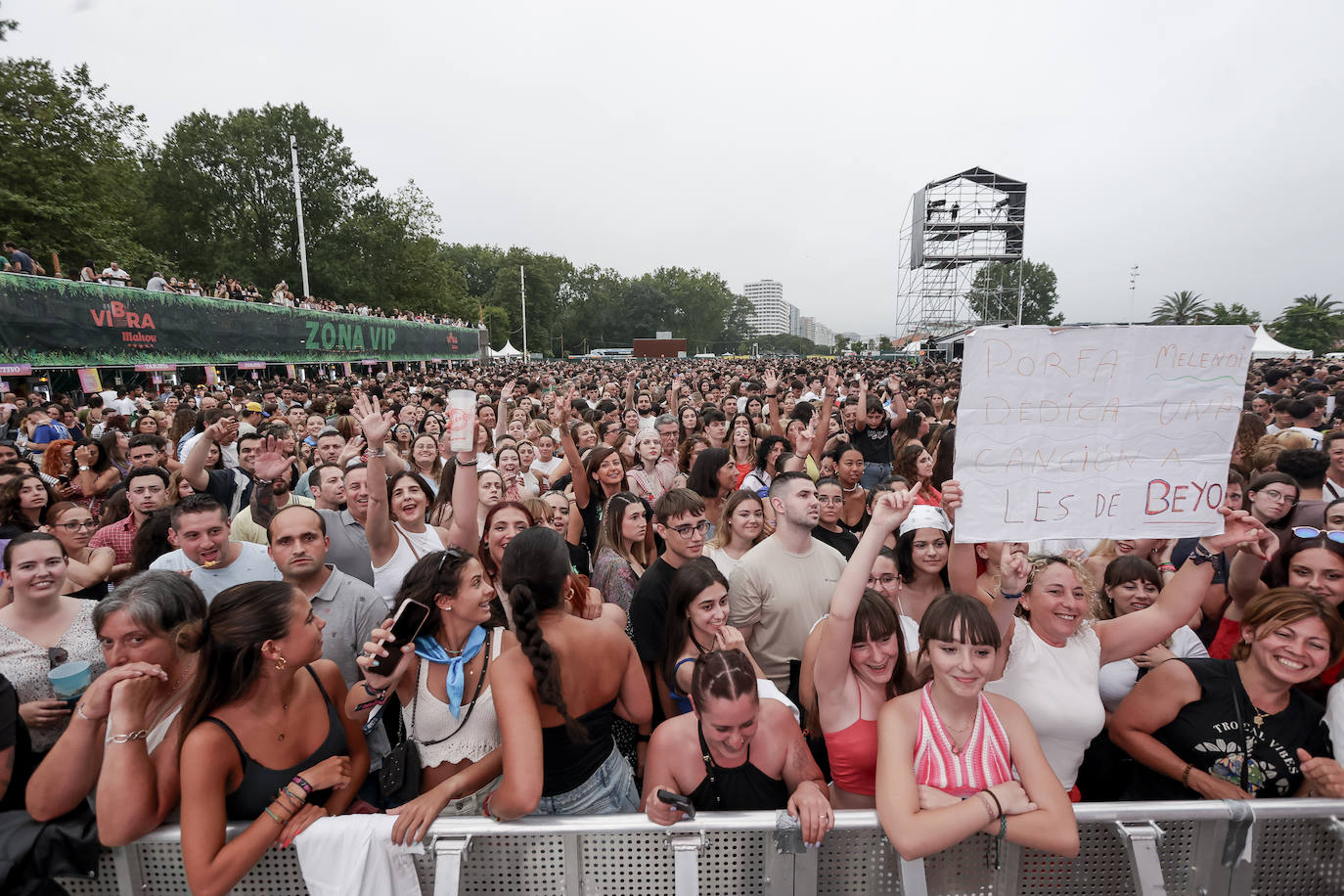 Melendi llena Gijón