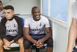 Babin, ayer en el banquillo del Suárez Puerta junto a Sergio García.