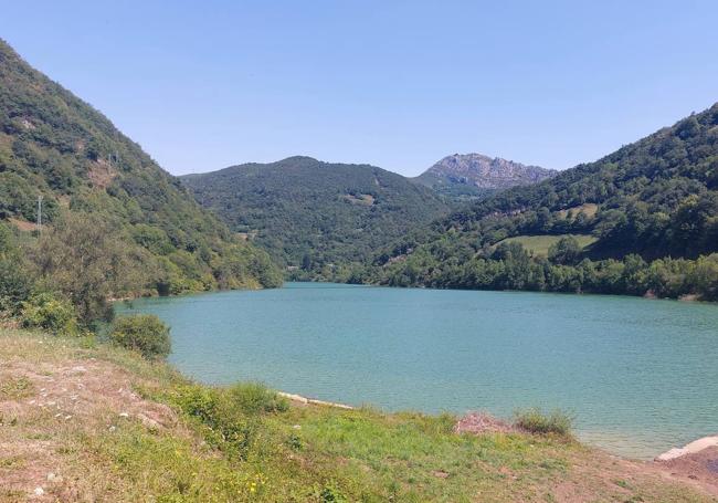 Embalse de Tanes, punto de inicio y regreso de esta ruta por Casu