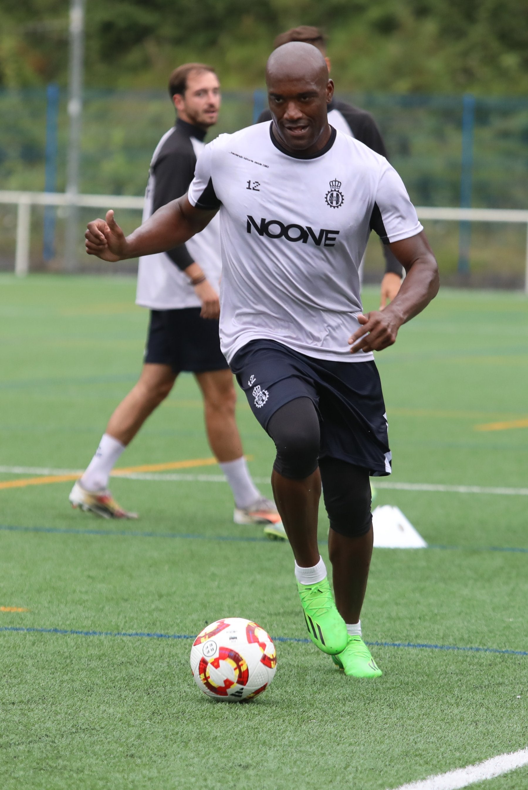 Babin, ayer en el entrenamiento del Real Avilés en La Toba.