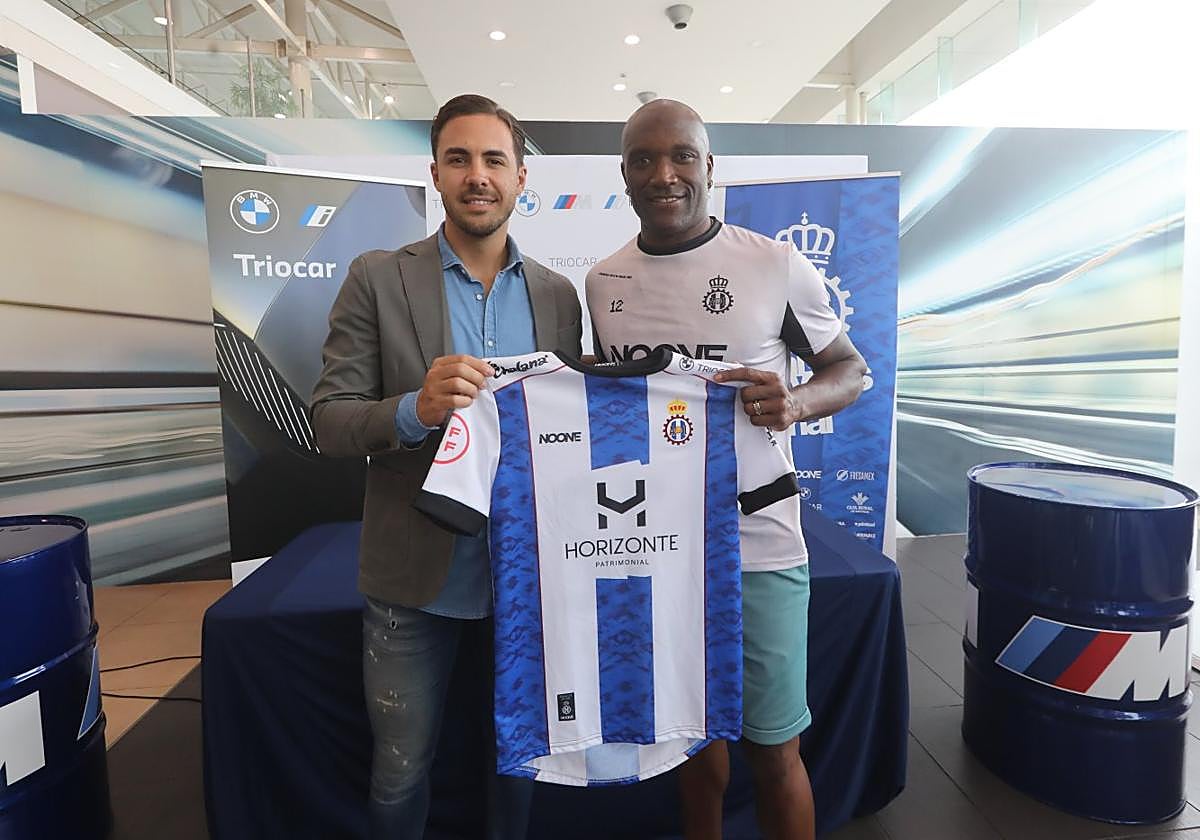 Miguel Linares y Babin, ayer en las instalaciones de Triocar-BMW en Avilés.