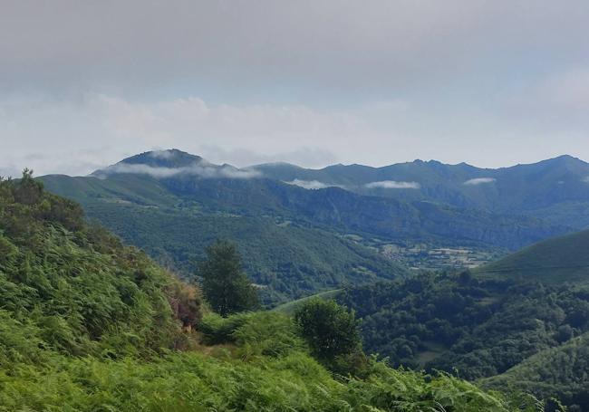 Vistas hacia el Busllar durante el recorrido de esta senda verde