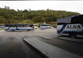 La estación de autobuses de Cangas de Onís, cerca de donde apareció el nonagenario.