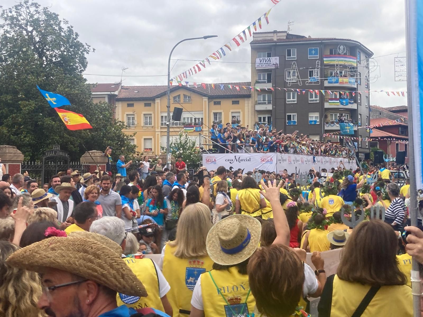 La Fiesta de les Piragües desborda Arriondas