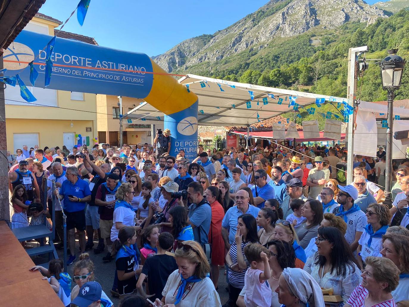 Más de 100 participantes en la carrera de madreñes de Bezanes